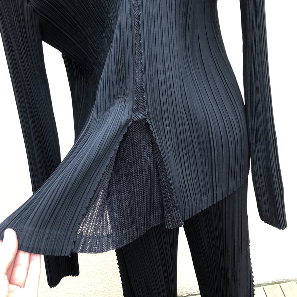 Issey Miyake Fete Fully Pleated Black Blazer and Pant Suit - Picture 10 of 13